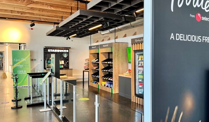 タッチスクリーンを備えた自動販売機