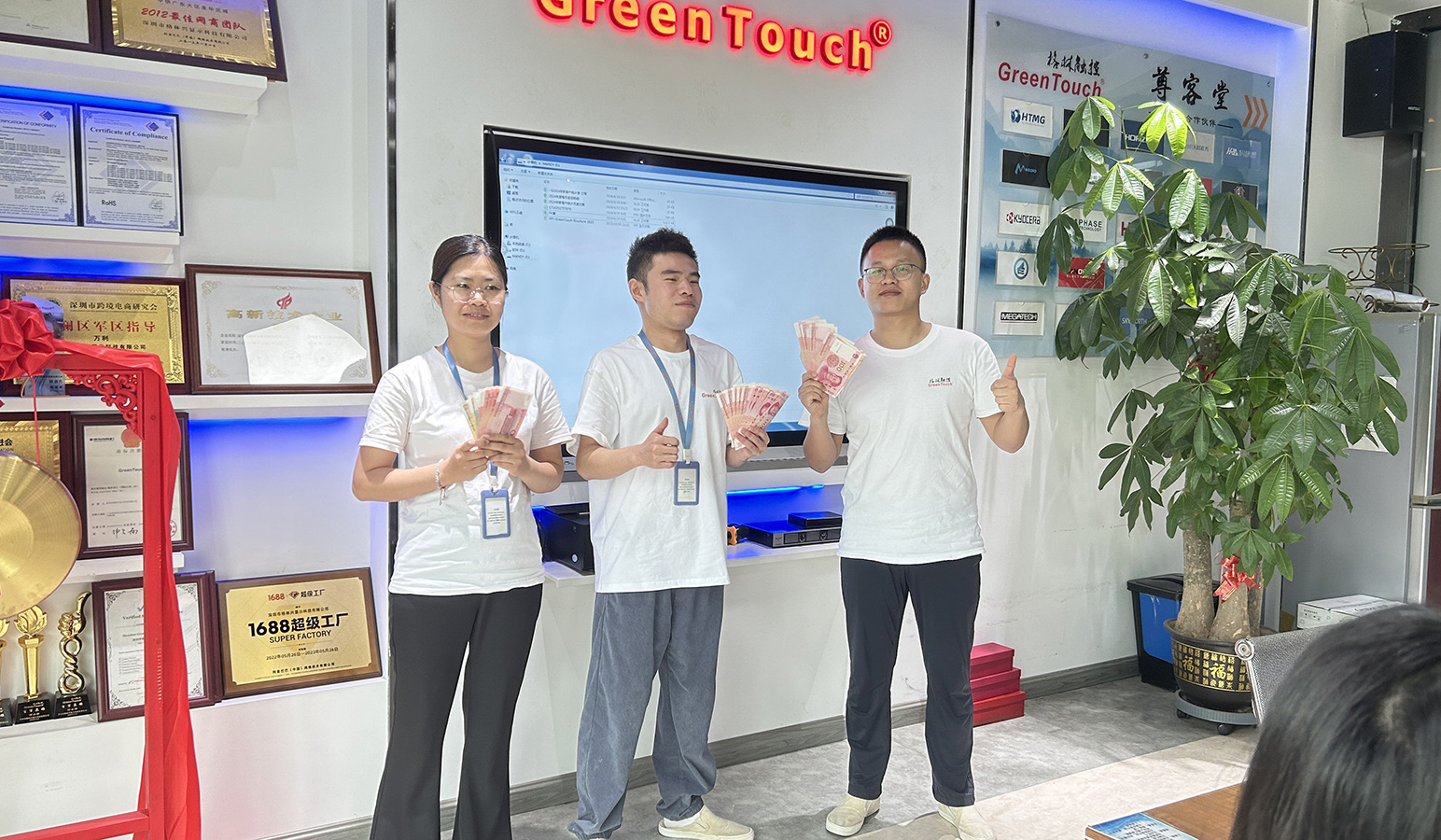Pertemuan Penghargaan Kinerja Triwulan Pertama GreenTouch