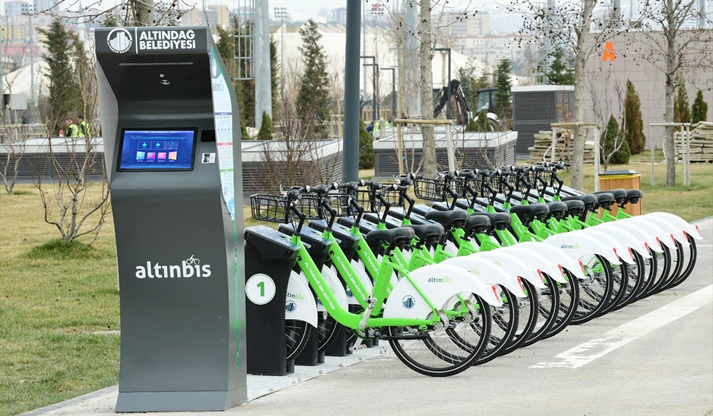 高輝度ディスプレイはどのような用途で使用されていますか？