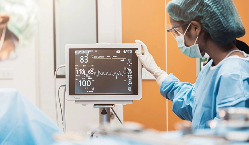 タッチスクリーンの医療分野における応用例にはどのようなものがありますか？